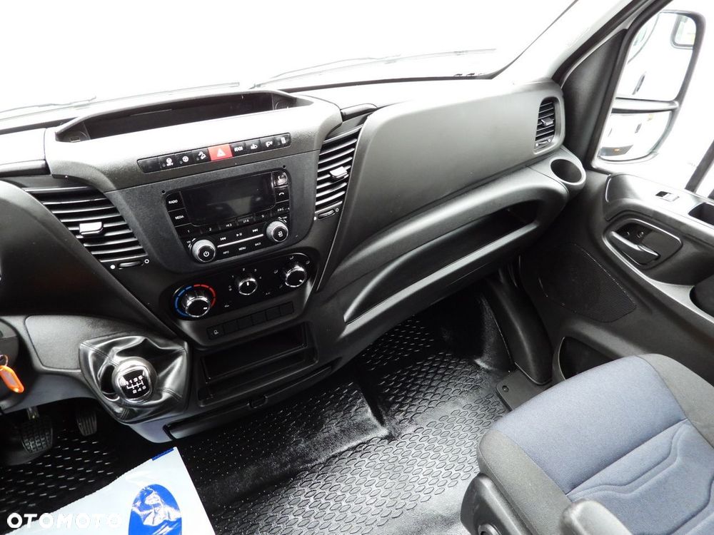 Iveco DAILY 35C16 WYWROTKA PODWÓJNA KABINA DOKA 6 MIEJSC TEMPOMAT BLIŹNIACZE KOŁA KLIMATYZACJA  160KM - 31