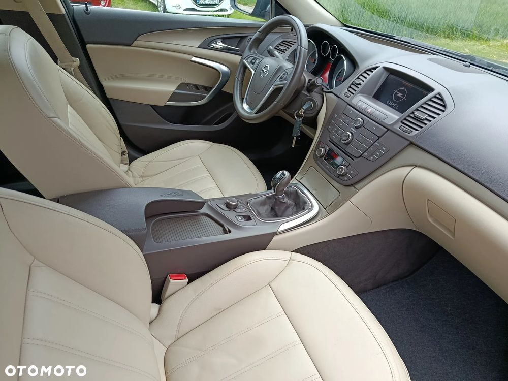 Opel Insignia - 11
