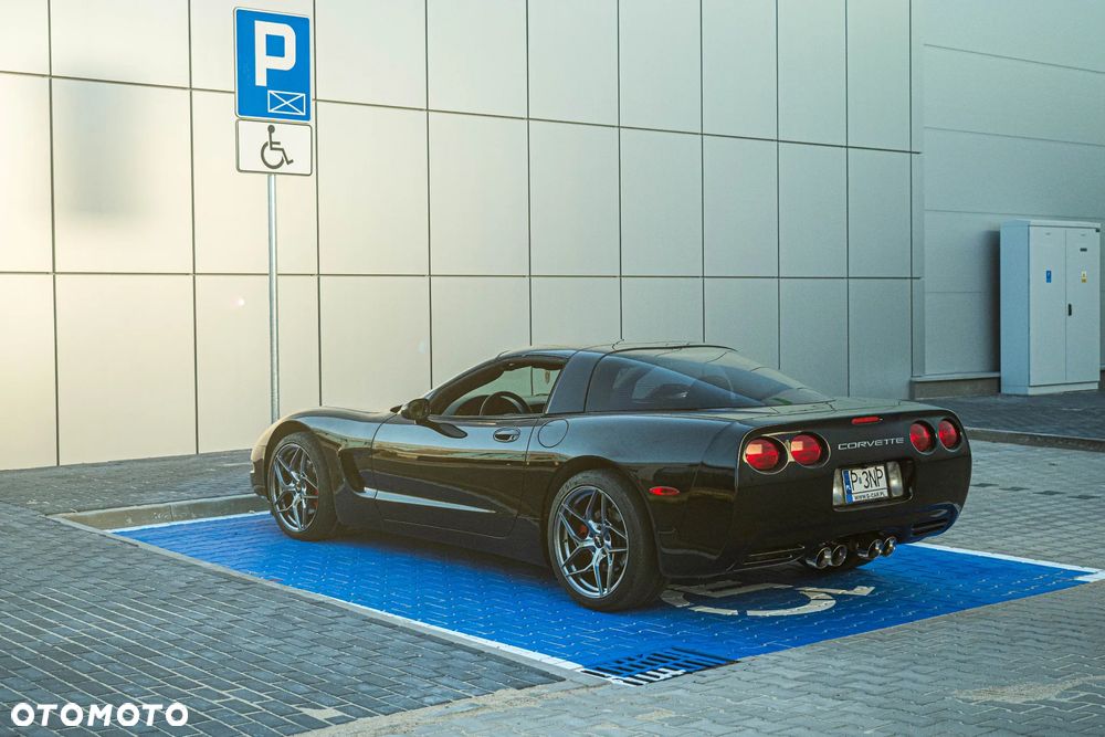 Chevrolet Corvette - 36
