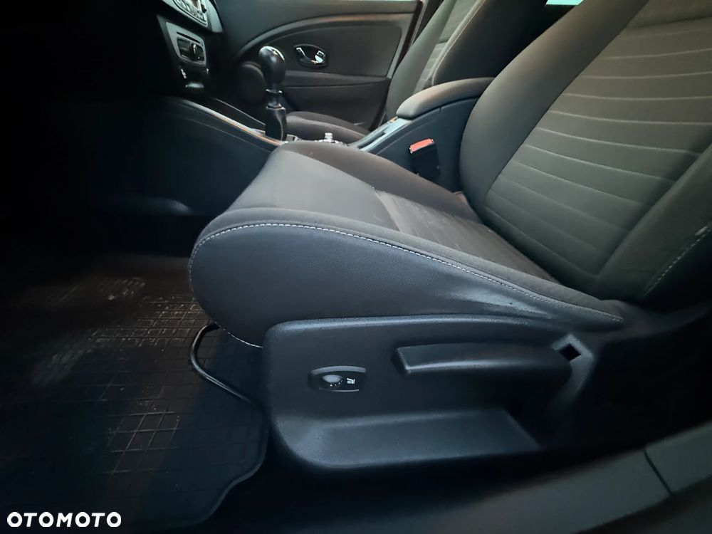 Renault Megane ENERGY TCe 115 Start & Stop Bose Edition - 14