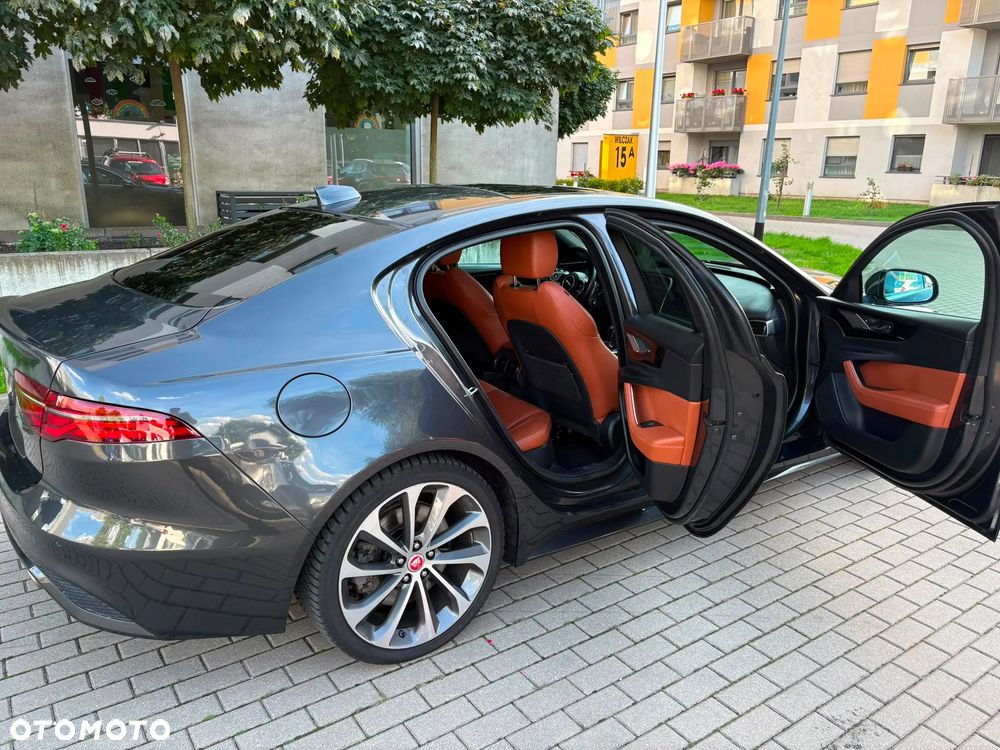 Jaguar XE 2.0 P250 R-Dynamic HSE - 3