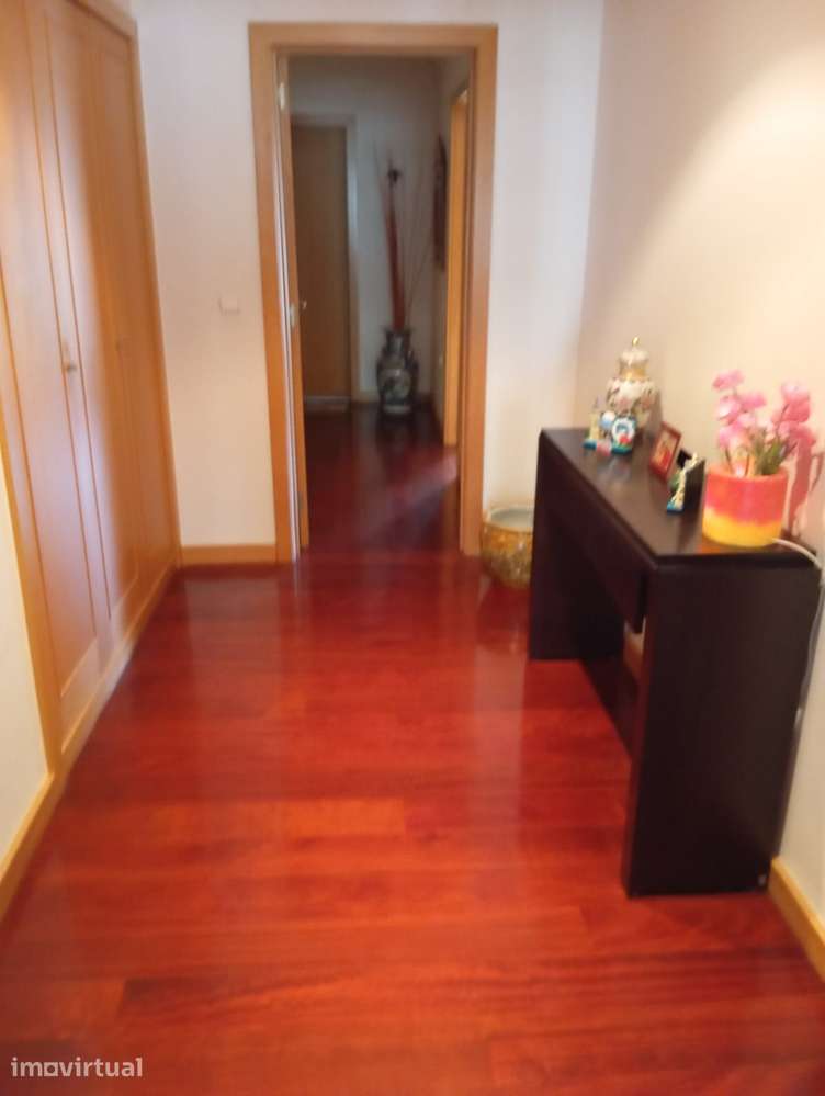 Apartamento T2 em Condomínio Fechado de Luxo com piscina - Grande imagem: 5/31