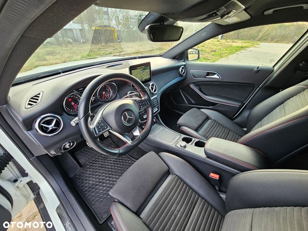 Mercedes-Benz GLA 200 7G-DCT AMG Line - 16