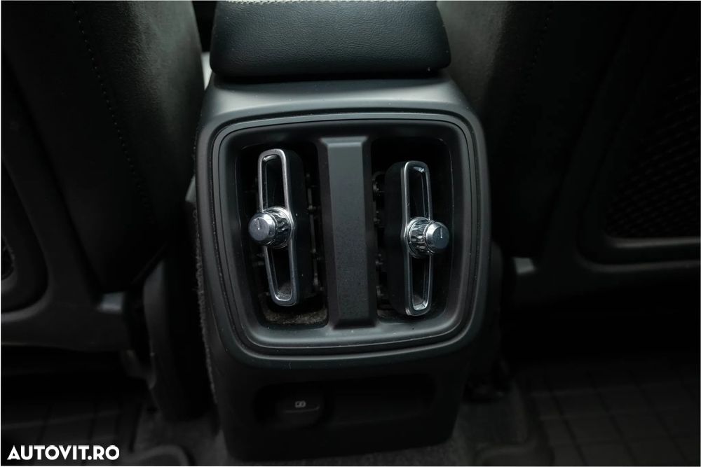 Volvo XC 40 B4 B AWD Geartronic RDesign - 22