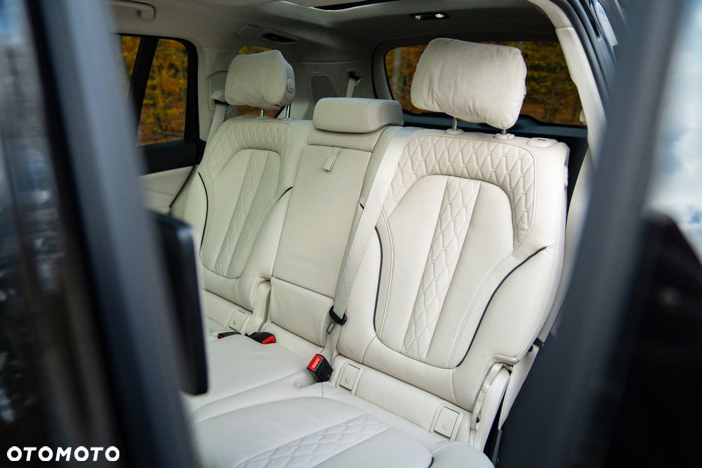 BMW X7 M50i sport - 10