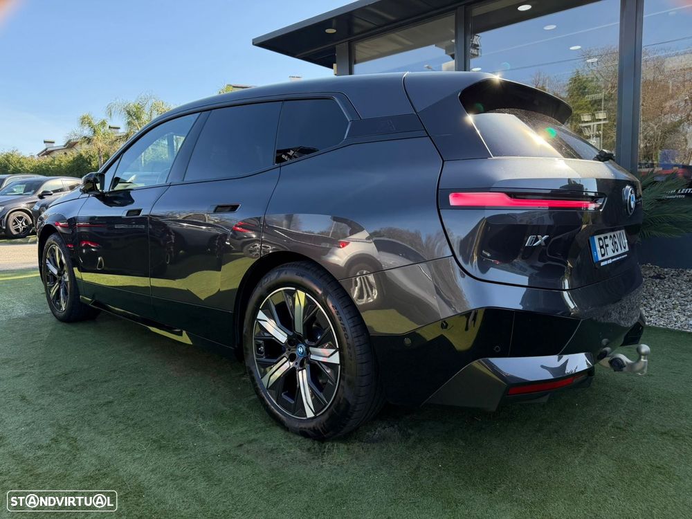 BMW iX xDrive 40 Pack Desportivo - 14
