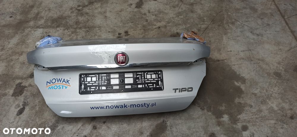 Fiat Tipo2 16- Sedan klapa tył  Stan jak na foto w zestawie osprzęt klapy I odblaski