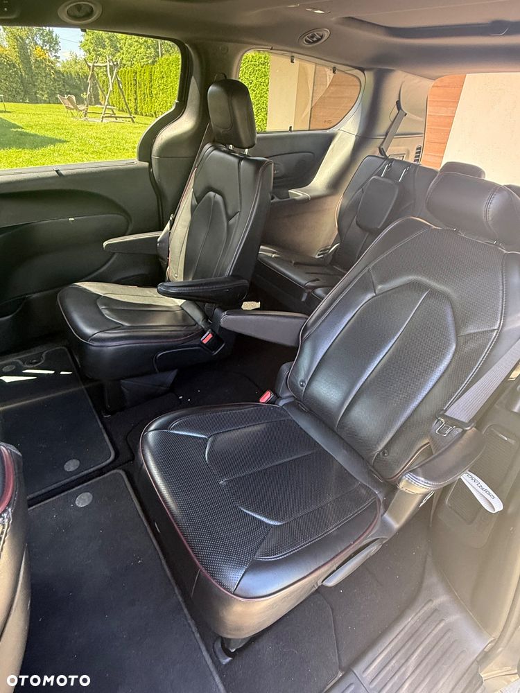 Chrysler Pacifica - 8