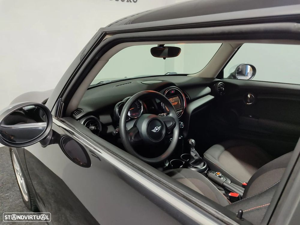 MINI 3 Portas One D - 13