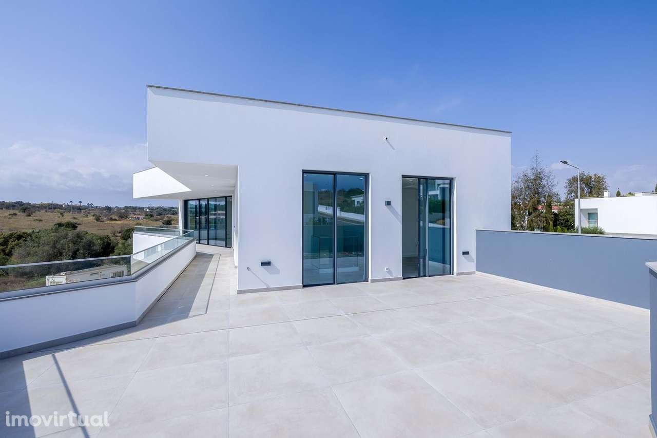 MORADIA DE NOVA CONSTRUÇÃO T4 COM VISTA MAR NO PORTO DE MÓS , LAGOS - Grande imagem: 5/59