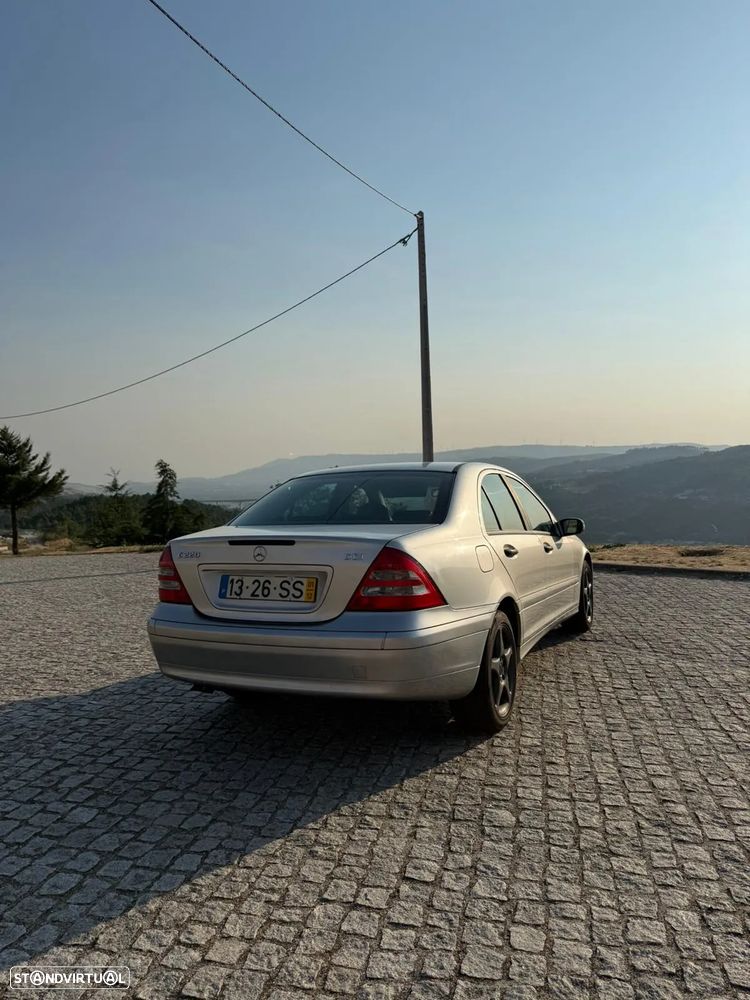 Mercedes-Benz 220 - 12