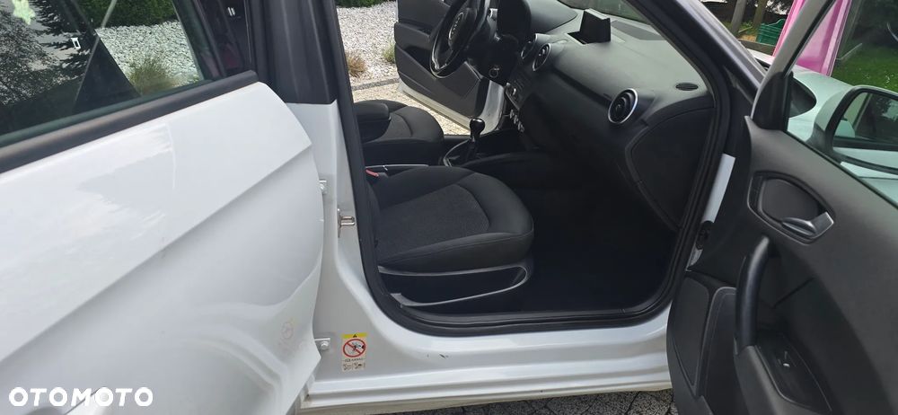 Audi A1 Sportback 1.6 TDI S line Sportpaket - 6