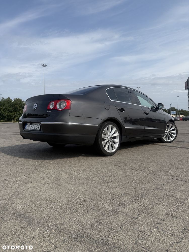 Volkswagen Passat 2.0 TDI DPF Highline - 14
