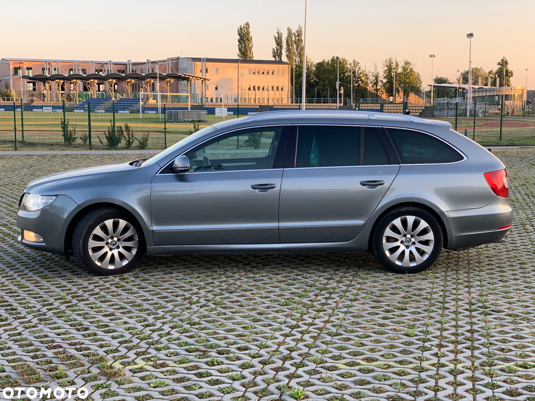 Skoda Superb 2.0 TDI DSG L&K - 4
