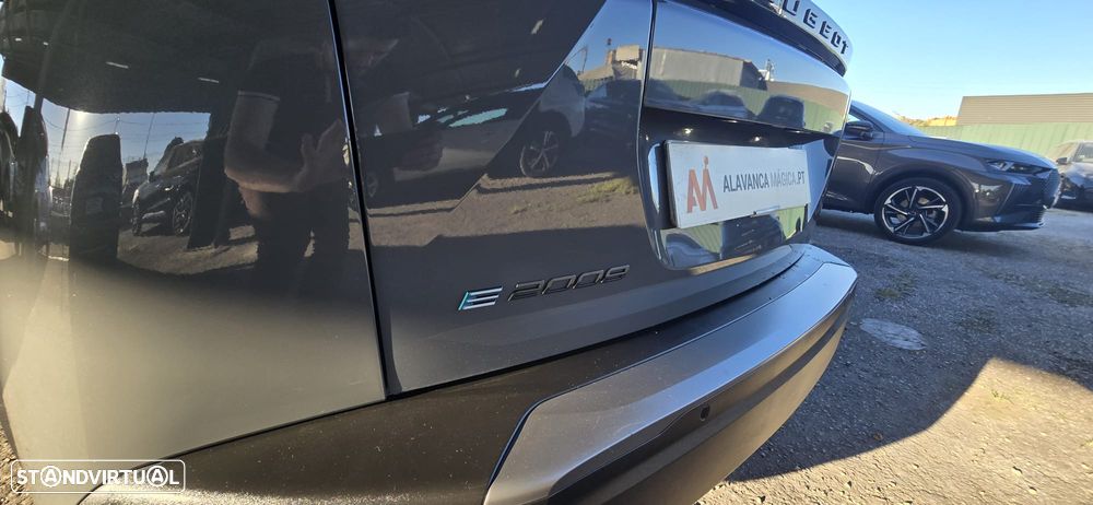 Peugeot e-2008 Allure - 9