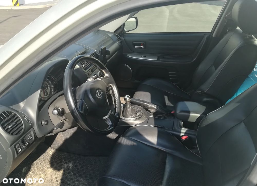 Lexus IS 200 SportCross Limited - 11