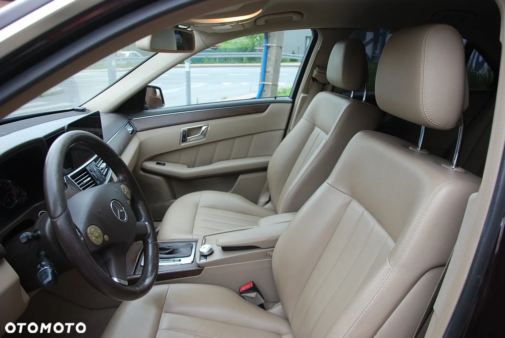 Mercedes-Benz Klasa E ver-200-cgi-blueefficiency-elegance - 10