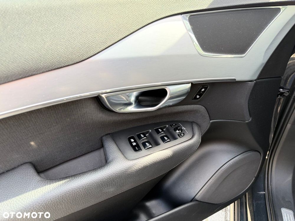 Volvo XC 90 B5 D AWD Momentum Pro 7os - 24