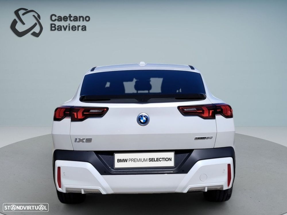 BMW ix1 eDrive20 Pack Desportivo M - 4