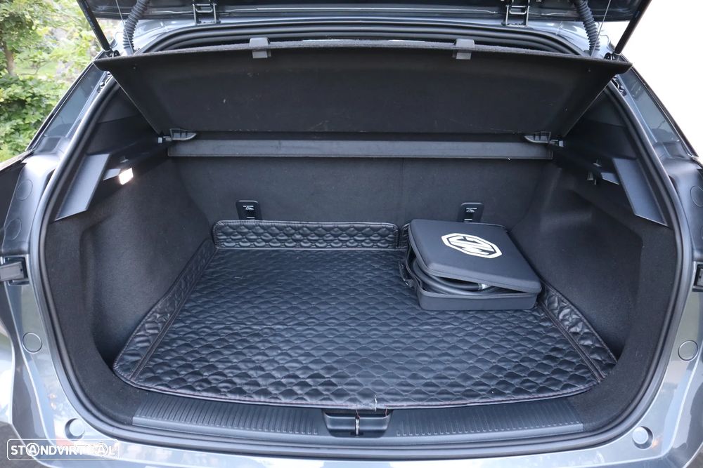 MG MG4 64 kWh Luxury - 13