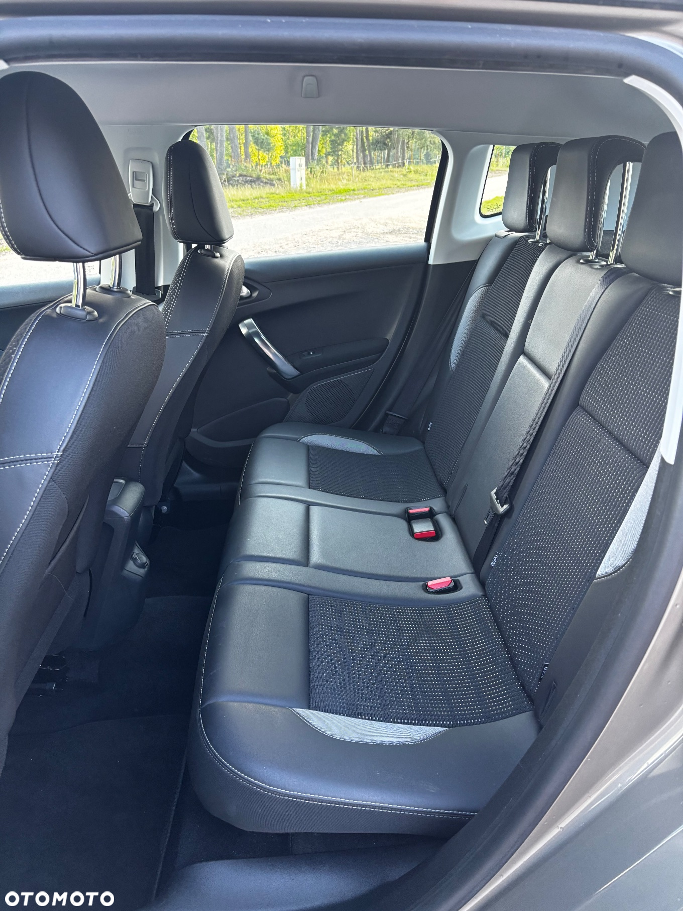 Peugeot 2008 1.2 Pure Tech GPF Allure S&S - 31