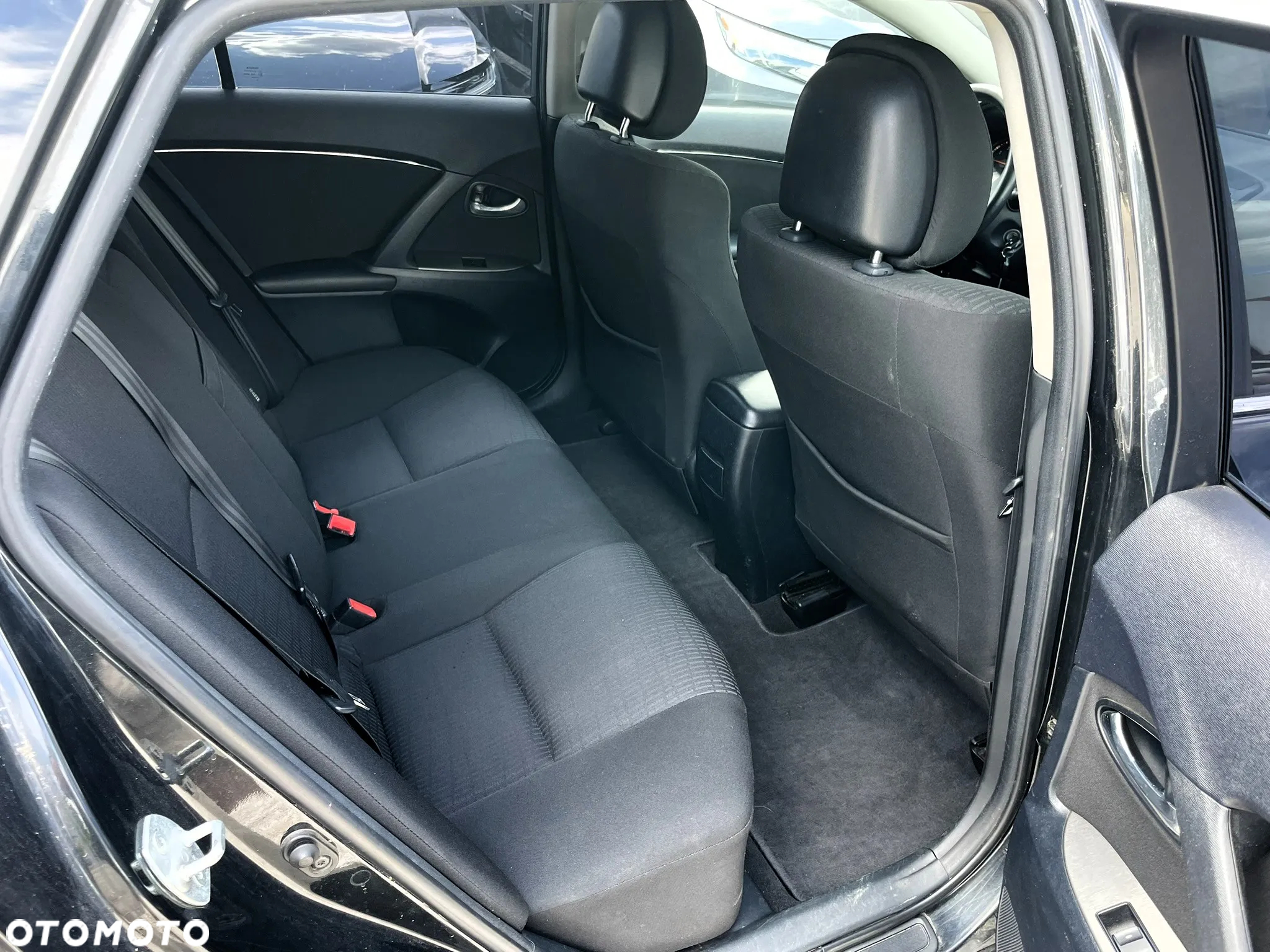 Toyota Avensis 1.8 Business Edition - 11