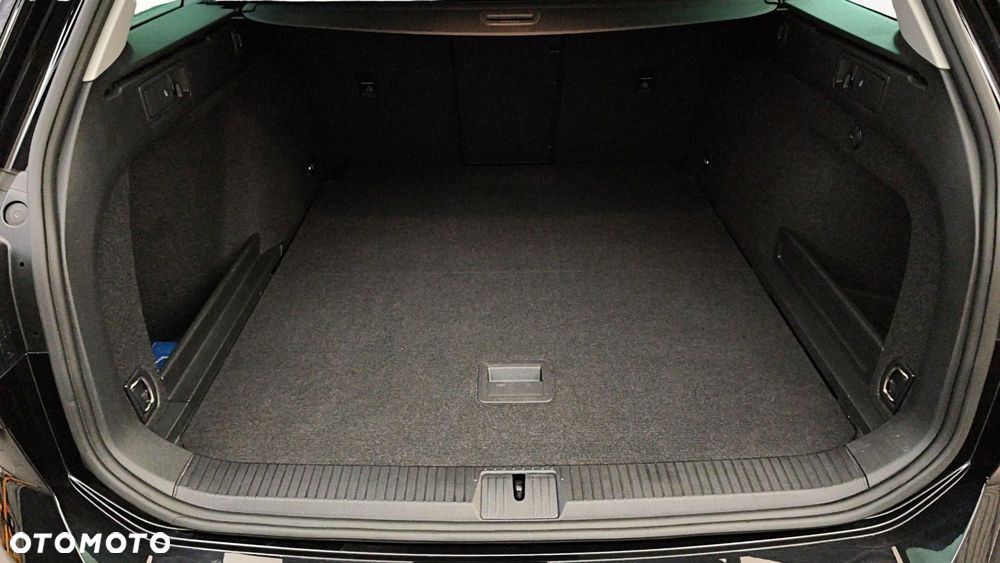 Volkswagen Passat - 12