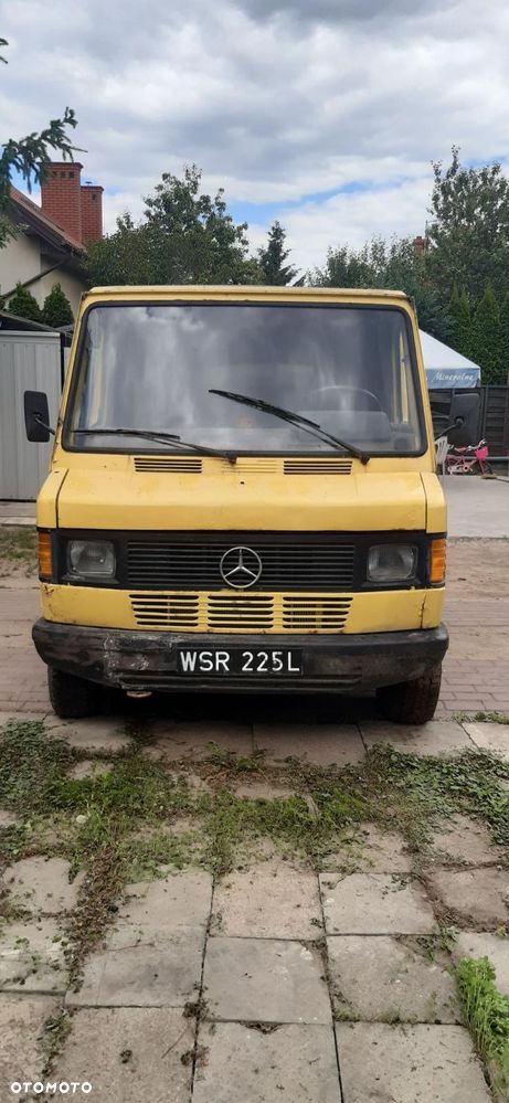 Mercedes-Benz 209D - 1