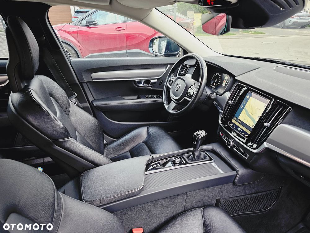 Volvo V90 D3 Momentum Pro - 27