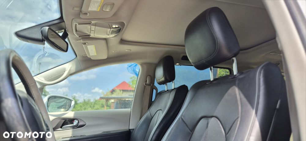Chrysler Pacifica - 11