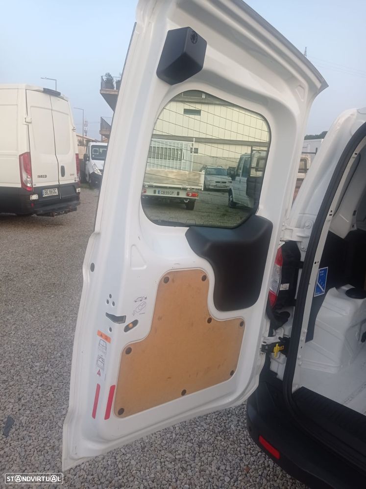 Ford Transit Courier - 9