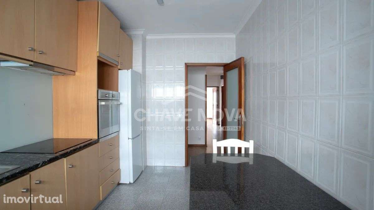 T2 com garagem - Metro D. João II-SD/04600/MH - Grande imagem: 3/21