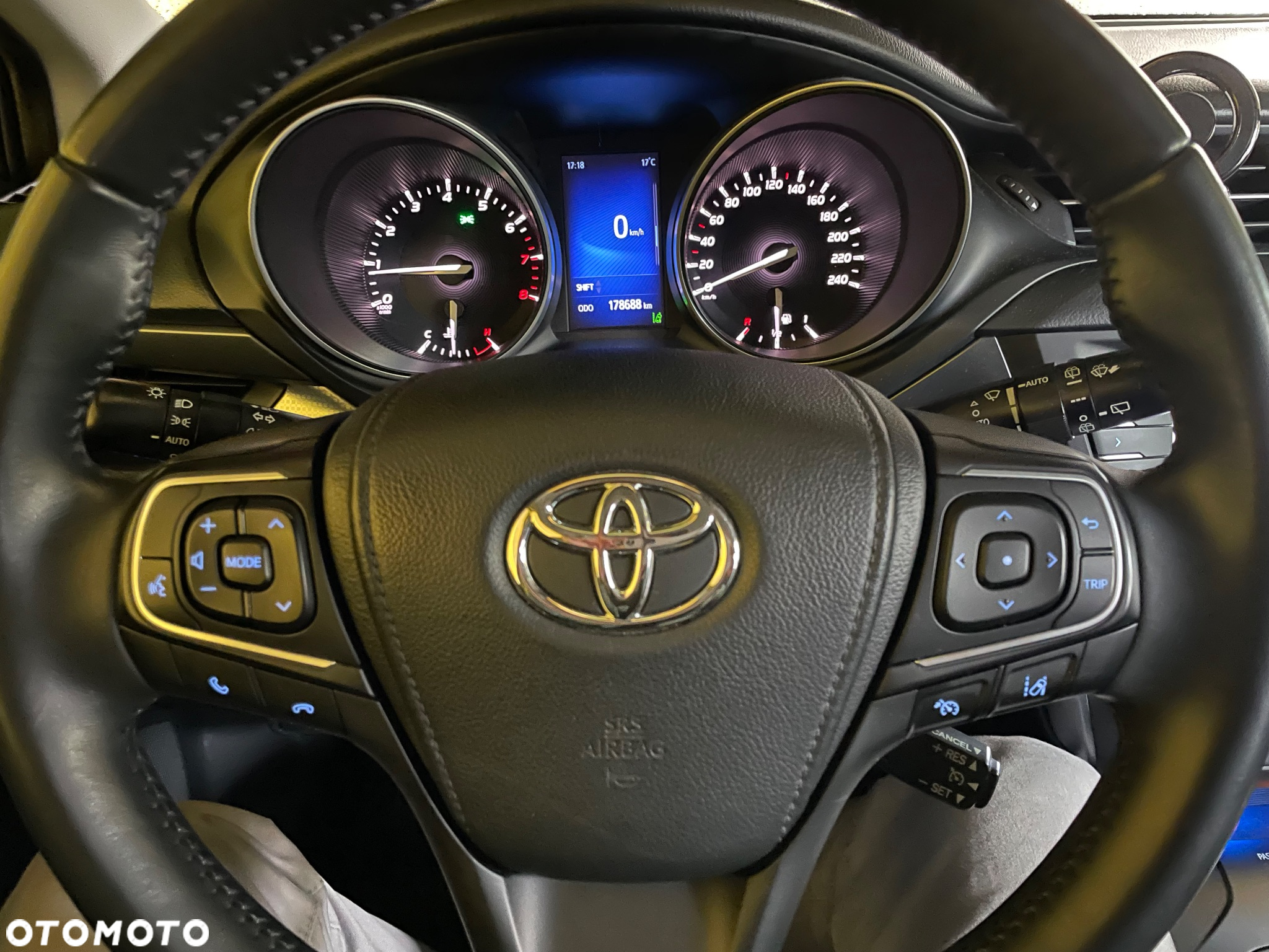 Toyota Avensis 1.8 Premium - 11