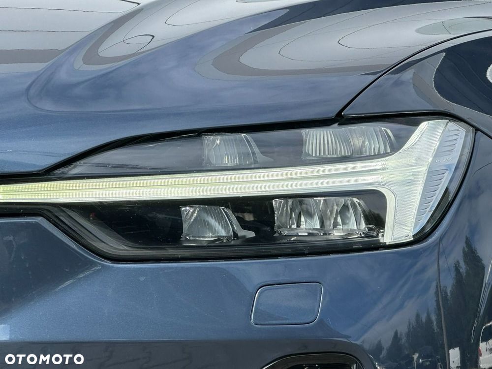 Volvo XC 60 B4 D AWD Ultimate Dark - 5