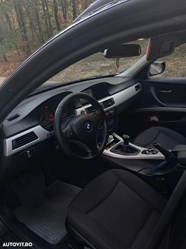 BMW Seria 3 320d DPF Touring - 8