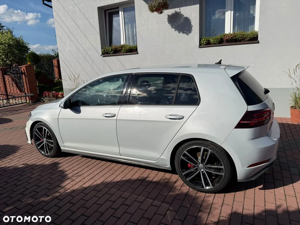Volkswagen Golf - 5