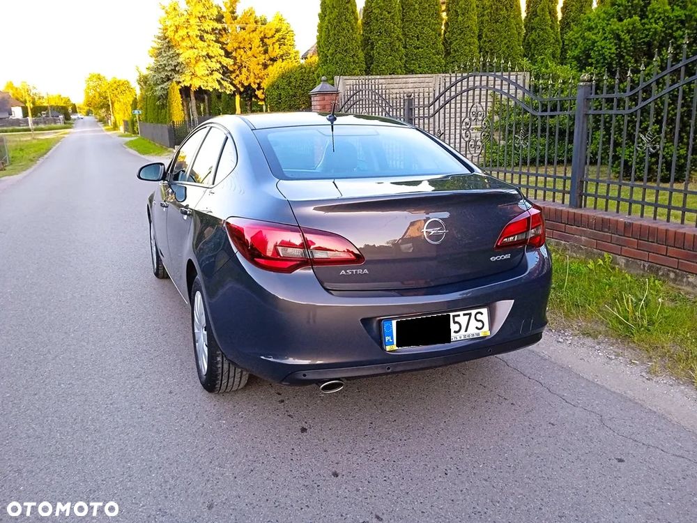Opel Astra 1.4 T Executive EU6 - 8