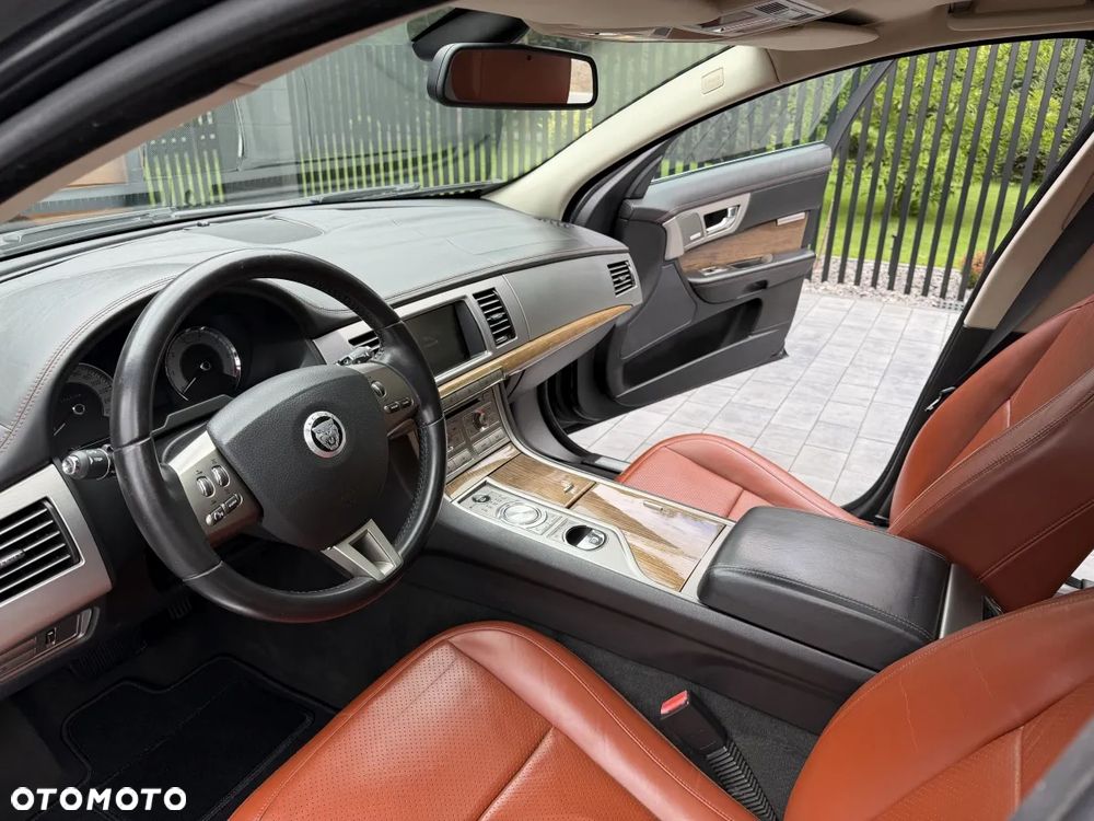 Jaguar XF 4.2 SV8 - 14