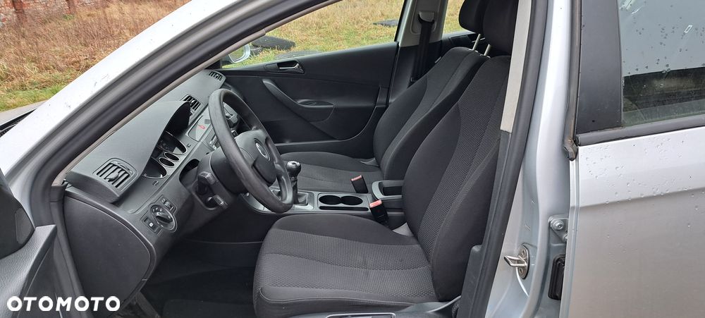 Volkswagen Passat 1.6 FSI Comfortline - 6