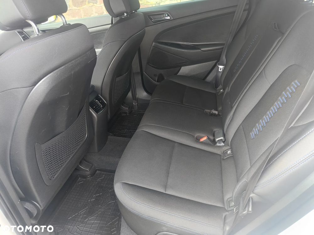 Hyundai Tucson 1.6 GDI BlueDrive GO 2WD - 22