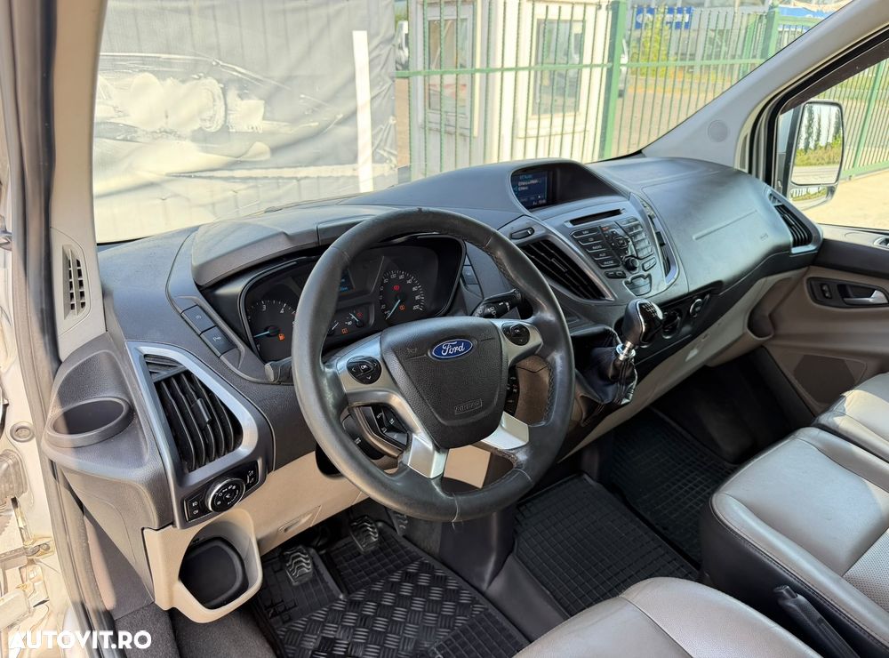 Ford Tourneo Custom - 18