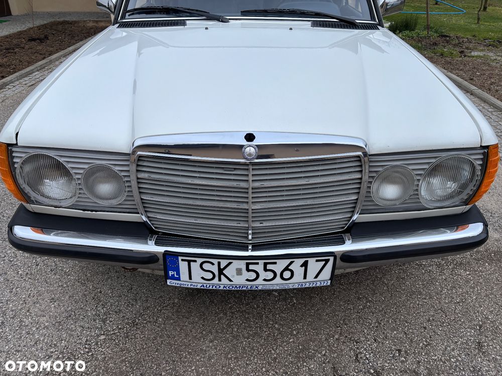 Mercedes-Benz W123 - 23