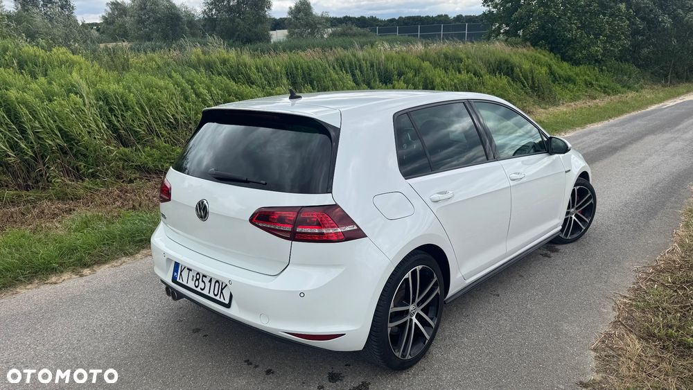 Volkswagen Golf - 10