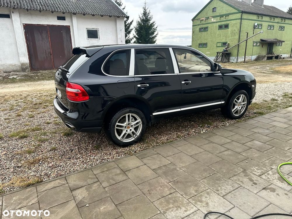 Porsche Cayenne - 1