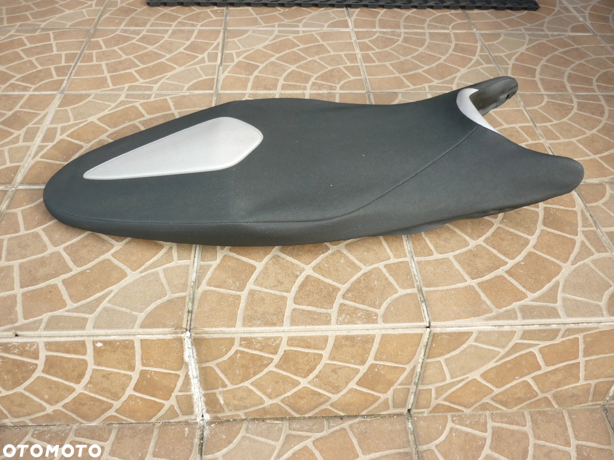 Siedzenie kanapa Suzuki Gladius 650 - 3