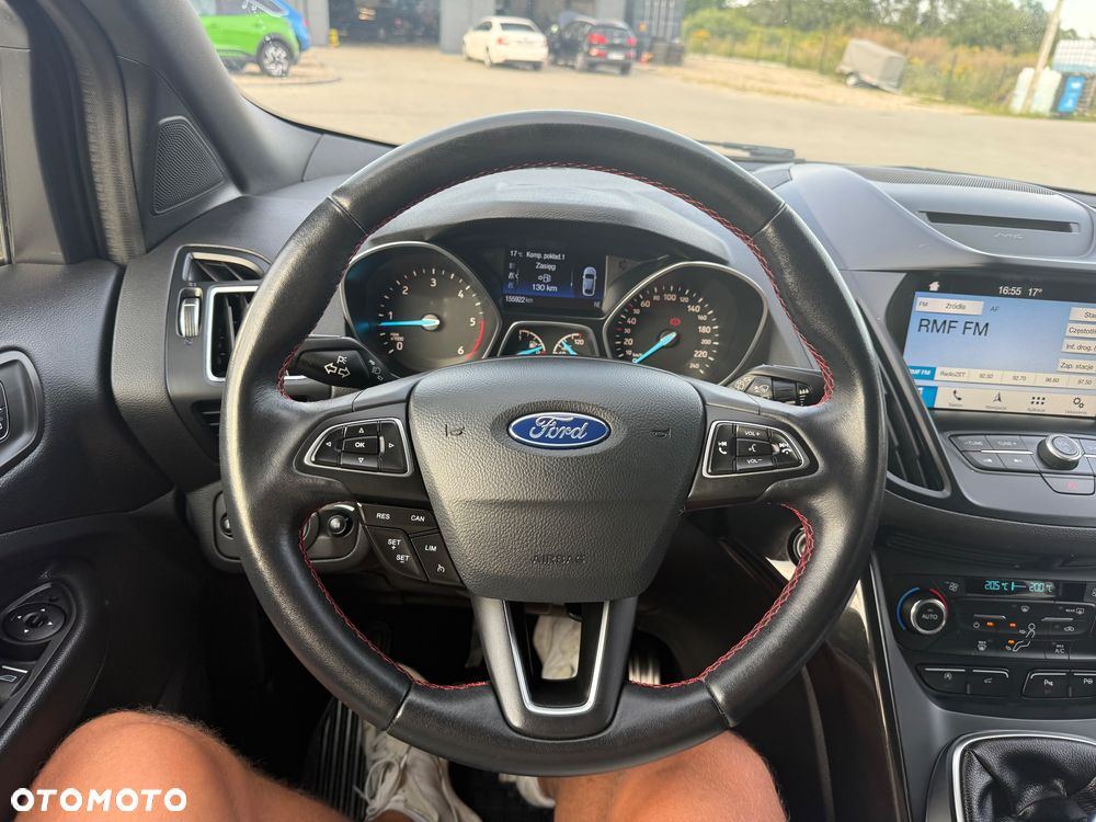 Ford Kuga 2.0 TDCi 2x4 ST-Line - 26