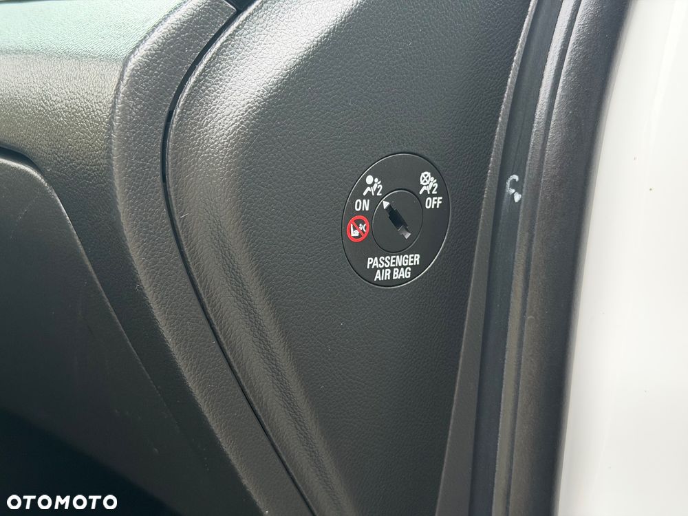 Chevrolet Orlando - 35
