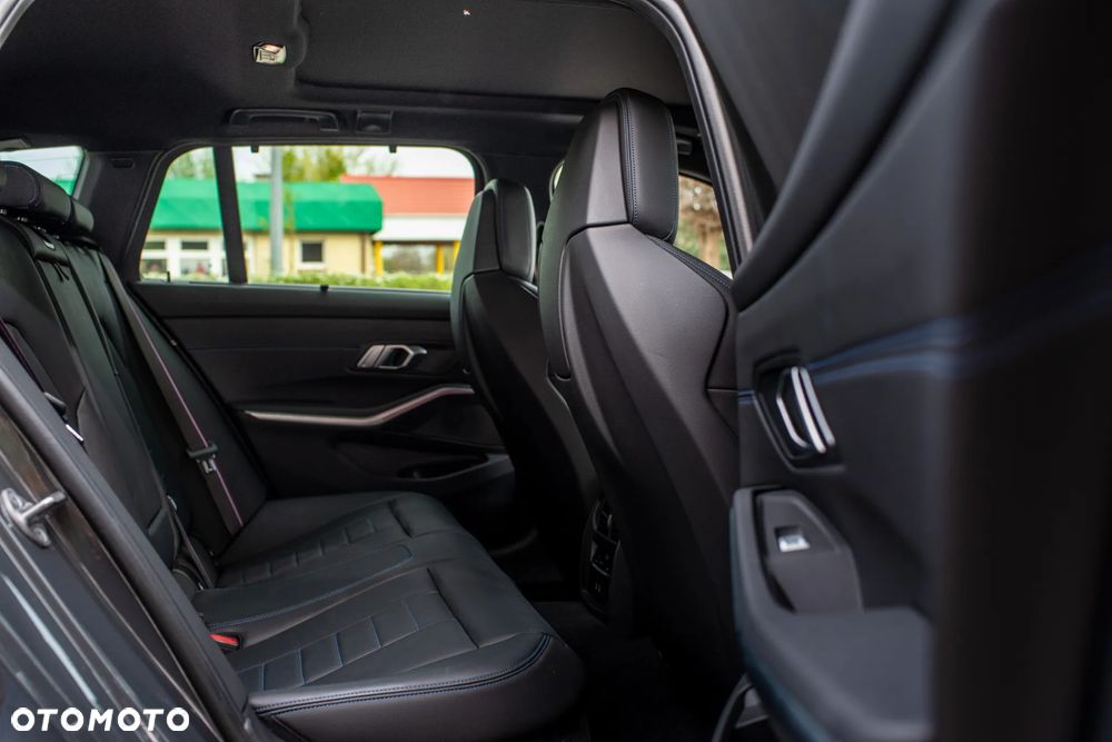 BMW Seria 3 330d xDrive Advantage - 26