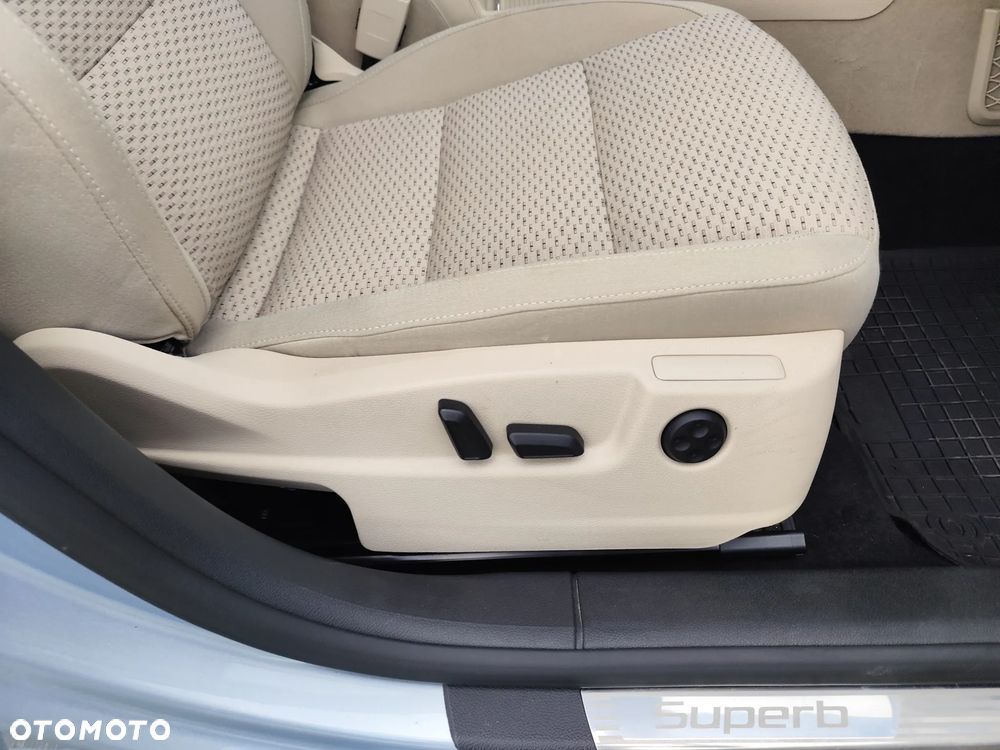 Skoda Superb 2.0 TDI Elegance DSG - 27