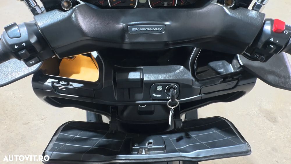 Suzuki AN 400 Burgman - 9